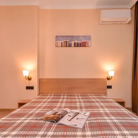 Apartment Dream - The Library - 3-bdr, 2-bthr By Flat Mаnager Sofia